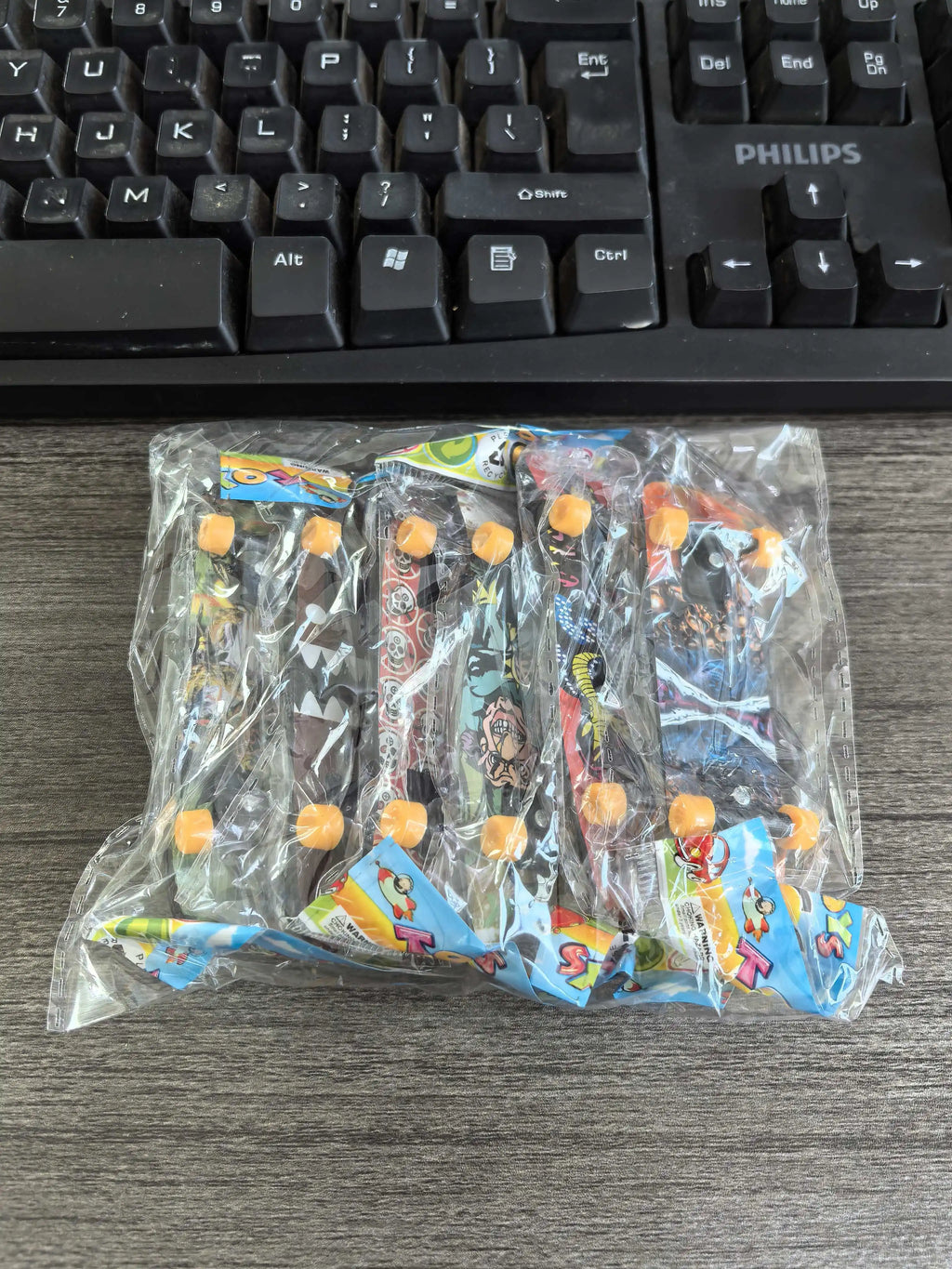 6PCS Finger Skatebords Fingerboard Small Toys For Boys Girls Birthday Party Favors Cool Gadgets Classroom Exchange Gifts
