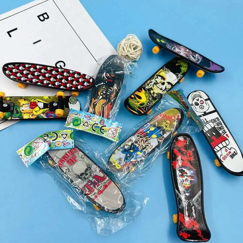 6PCS Finger Skatebords Fingerboard Small Toys For Boys Girls Birthday Party Favors Cool Gadgets Classroom Exchange Gifts